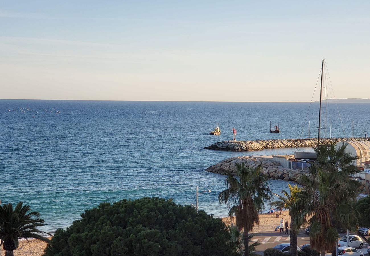 Appartement à Fréjus - Fréjus-Plage, Vue mer, T2, 38m2, 4 personnes, refait à neuf, clim, magnifique 