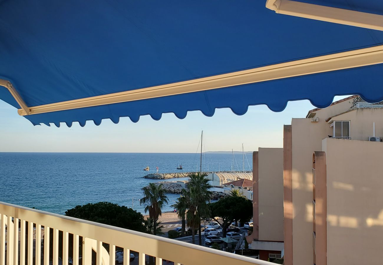 Appartement à Fréjus - Fréjus-Plage, Vue mer, T2, 38m2, 4 personnes, refait à neuf, clim, magnifique 