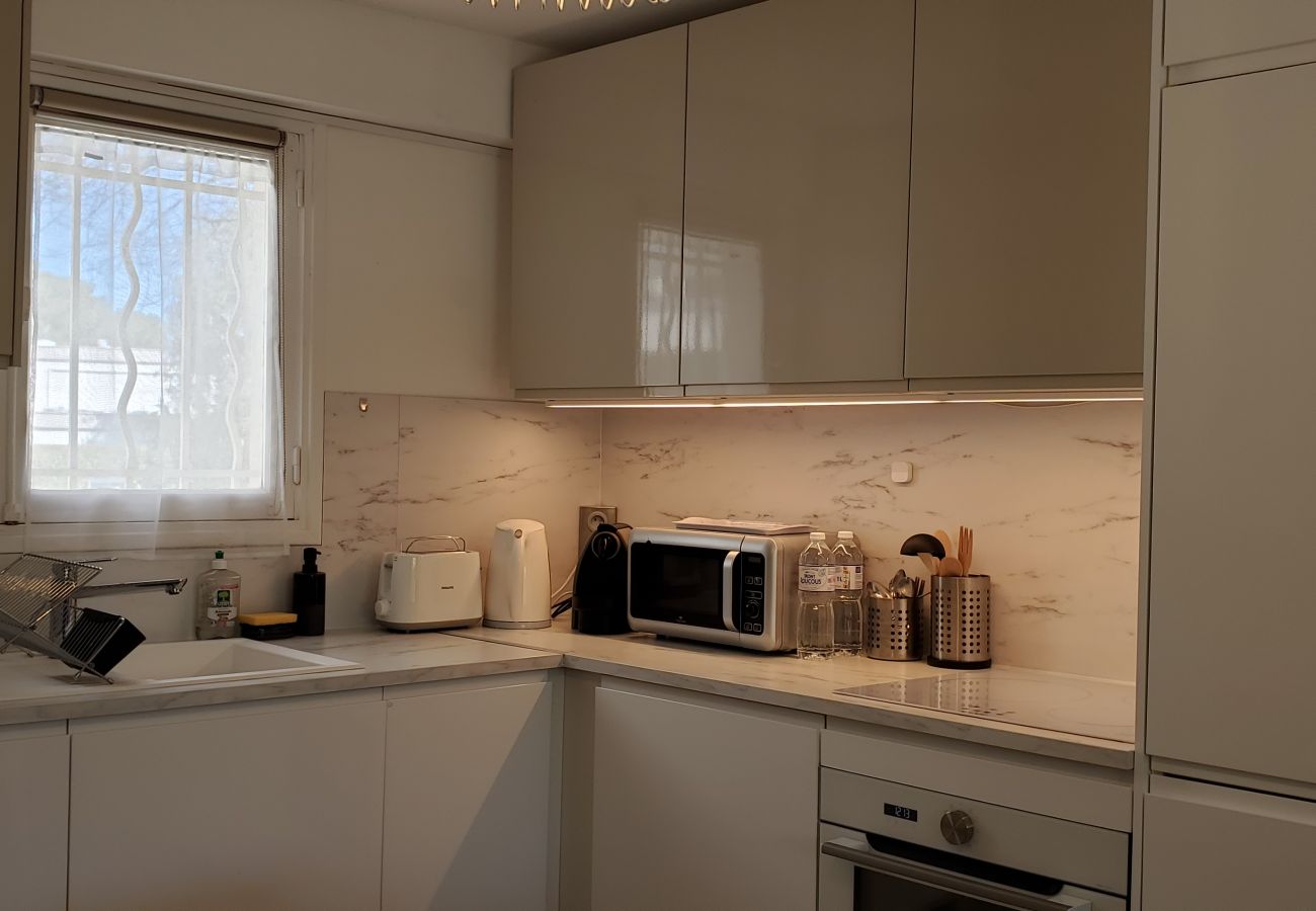 Studio à Saint Raphael - SANTA LUCIA, A 2 pas de la plage, studio 30m2, renové et climatisé, 3 personnes, WIFI et terrasse