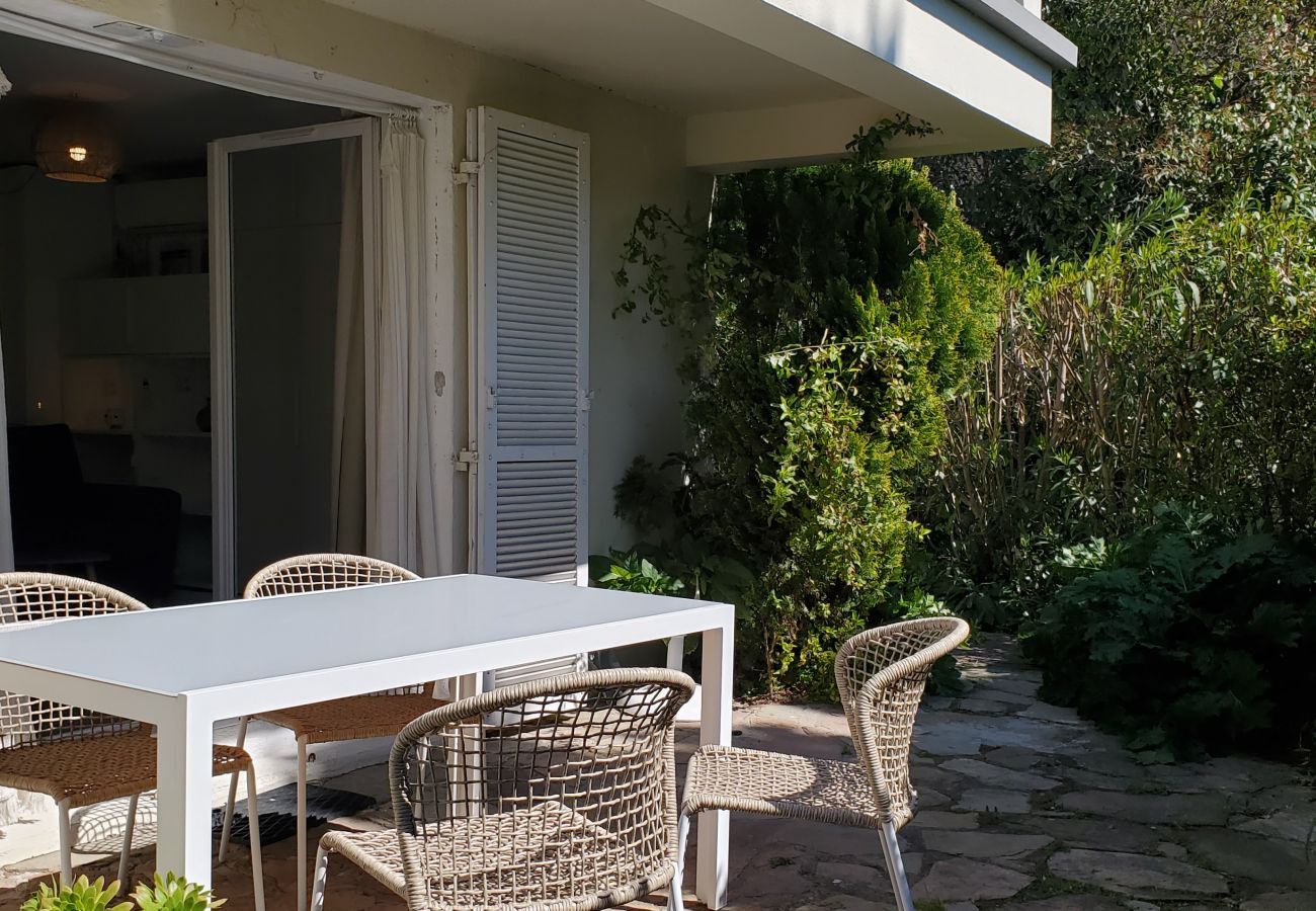 Studio à Saint Raphael - SANTA LUCIA, A 2 pas de la plage, studio 30m2, renové et climatisé, 3 personnes, WIFI et terrasse