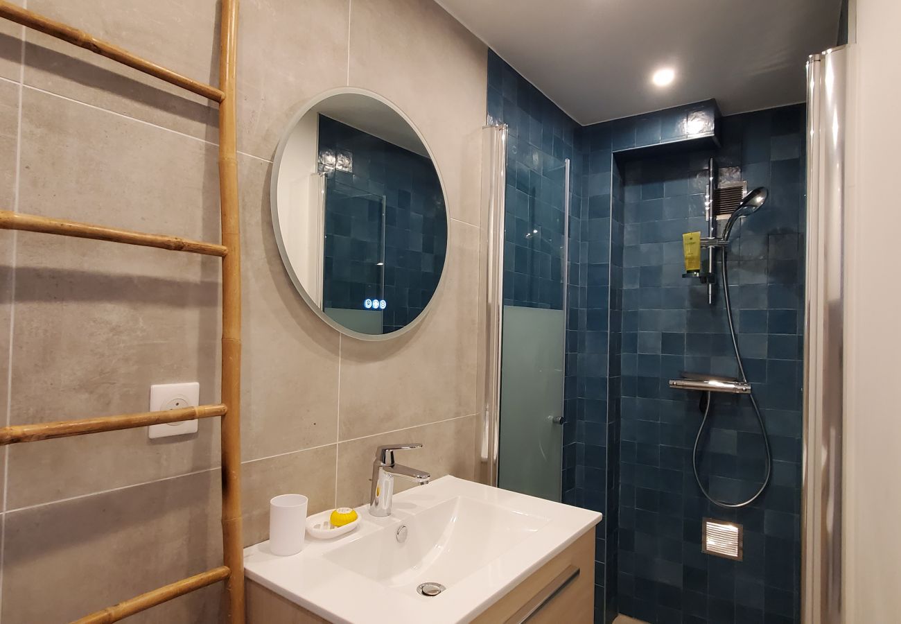 Studio à Saint Raphael - SANTA LUCIA, A 2 pas de la plage, studio 30m2, renové et climatisé, 3 personnes, WIFI et terrasse