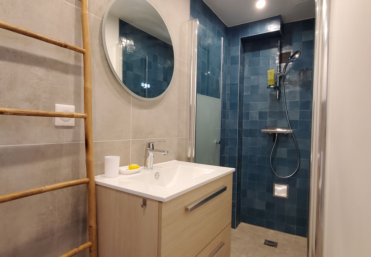 Studio à Saint Raphael - SANTA LUCIA, A 2 pas de la plage, studio 30m2, renové et climatisé, 3 personnes, WIFI et terrasse