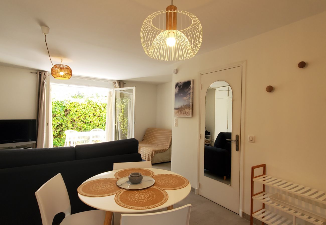 Studio à Saint Raphael - SANTA LUCIA, A 2 pas de la plage, studio 30m2, renové et climatisé, 3 personnes, WIFI et terrasse