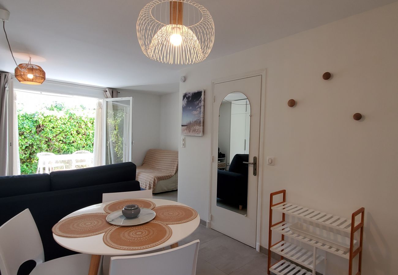 Studio à Saint Raphael - SANTA LUCIA, A 2 pas de la plage, studio 30m2, renové et climatisé, 3 personnes, WIFI et terrasse