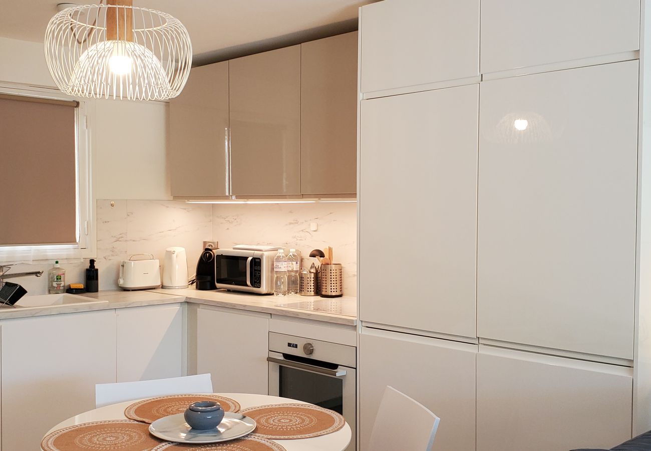 Studio à Saint Raphael - SANTA LUCIA, A 2 pas de la plage, studio 30m2, renové et climatisé, 3 personnes, WIFI et terrasse