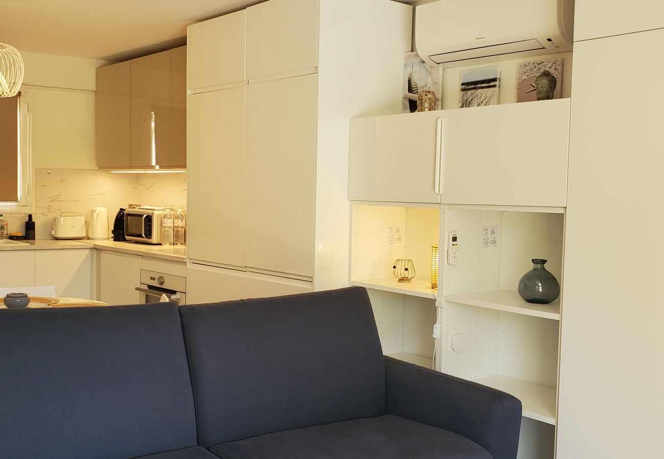 Studio à Saint Raphael - SANTA LUCIA, A 2 pas de la plage, studio 30m2, renové et climatisé, 3 personnes, WIFI et terrasse