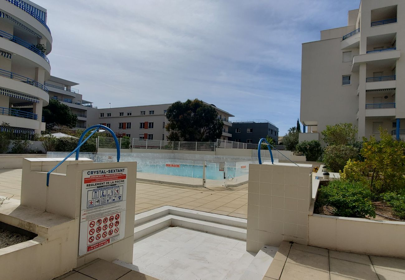 Appartement à Fréjus - Fréjus Plage, Le Sextant, Grand T2 de 52m2, 3/4 personnes, piscine, grand balcon, WIFI Fibre SFRclimatisé séjour, 400m des plages