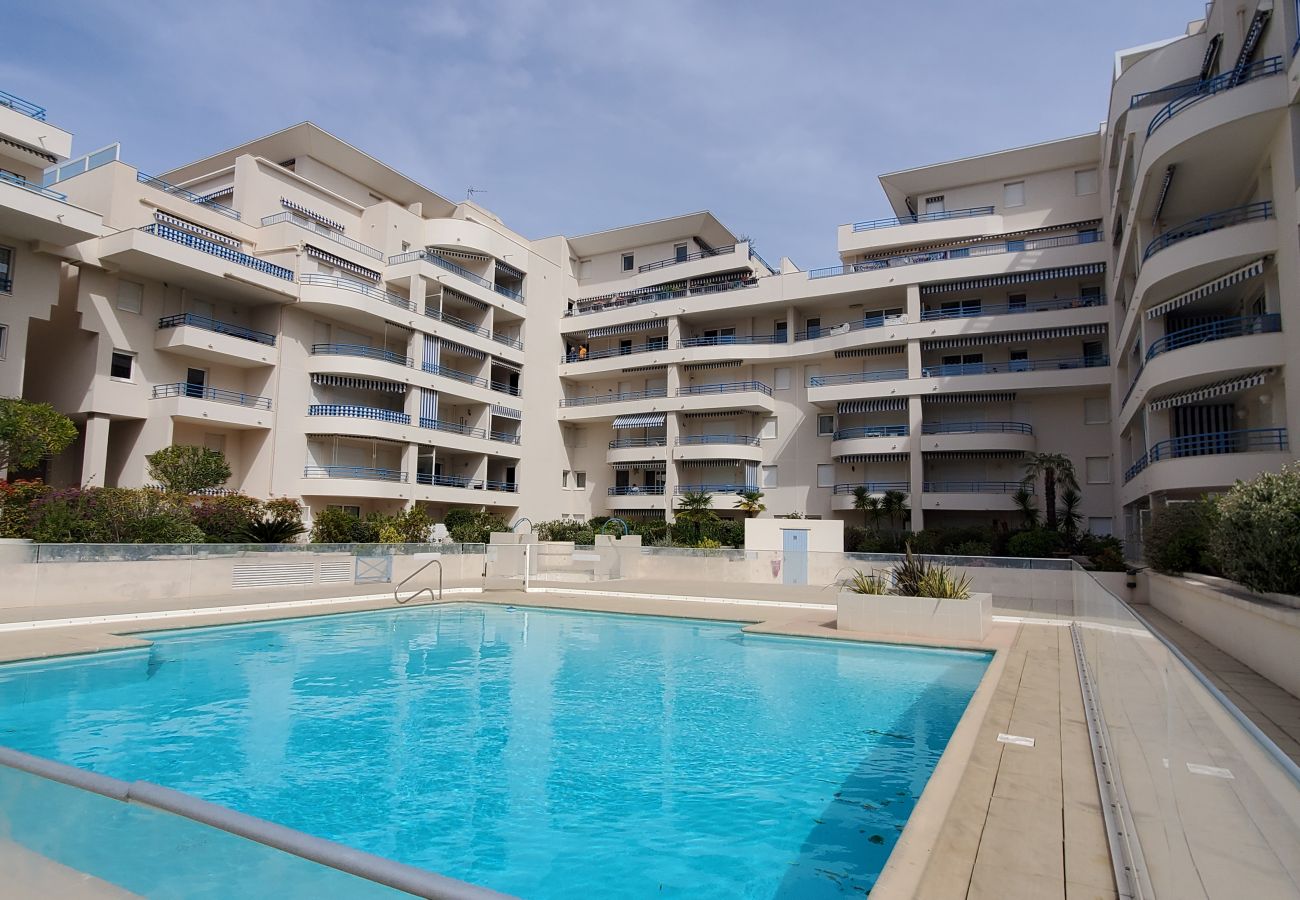 Appartement à Fréjus - Fréjus Plage, Le Sextant, Grand T2 de 52m2, 3/4 personnes, piscine, grand balcon, climatisé séjour, 400m des plages