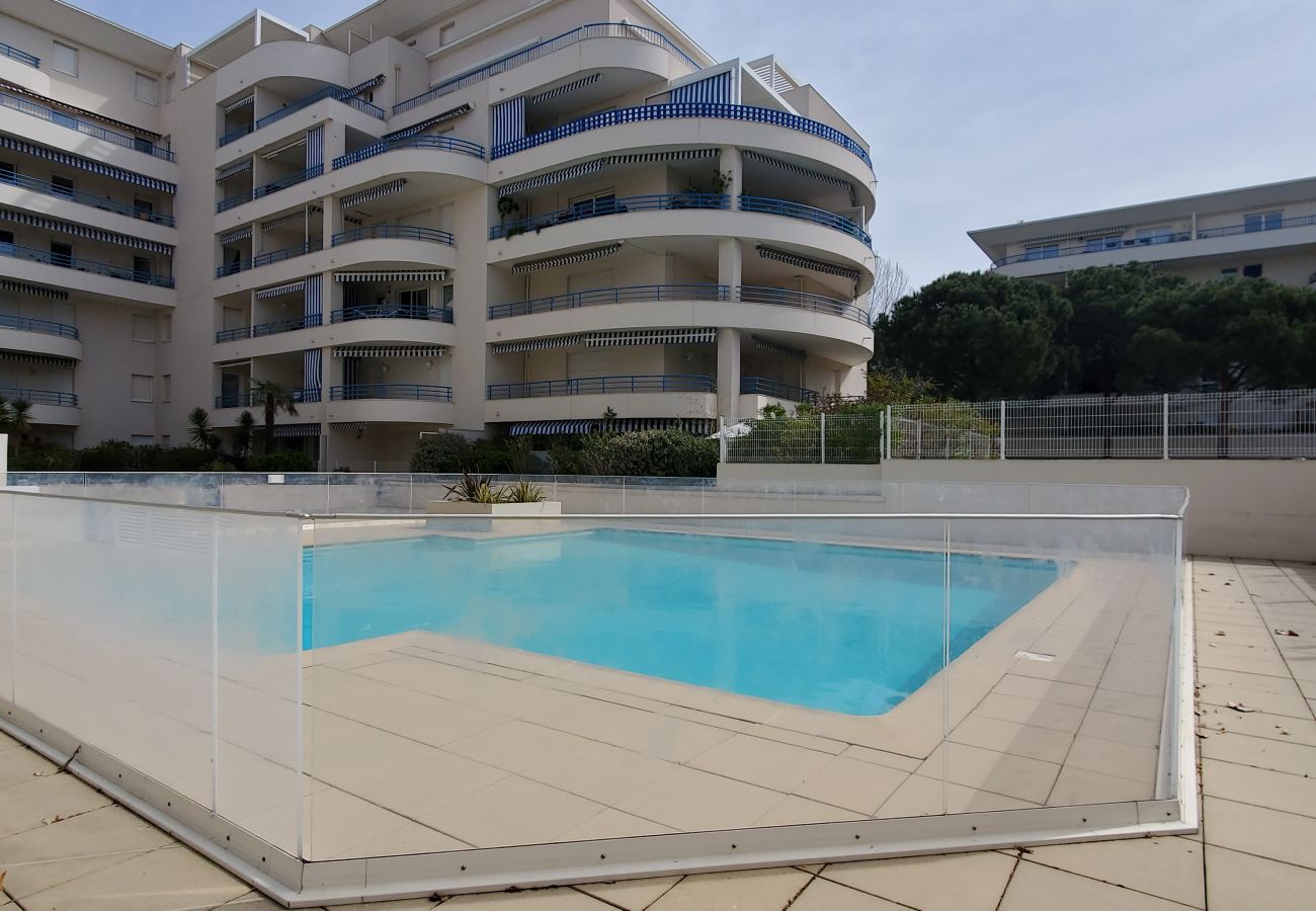 Appartement à Fréjus - Fréjus Plage, Le Sextant, Grand T2 de 52m2, 3/4 personnes, piscine, grand balcon, WIFI Fibre SFRclimatisé séjour, 400m des plages