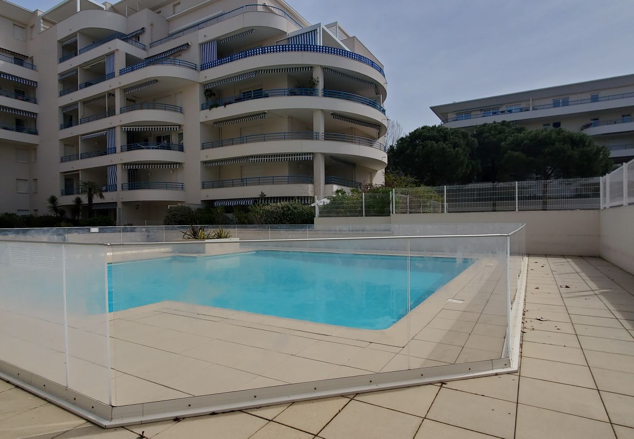 Appartement à Fréjus - Fréjus Plage, Le Sextant, Grand T2 de 52m2, 3/4 personnes, piscine, grand balcon, climatisé séjour, 400m des plages