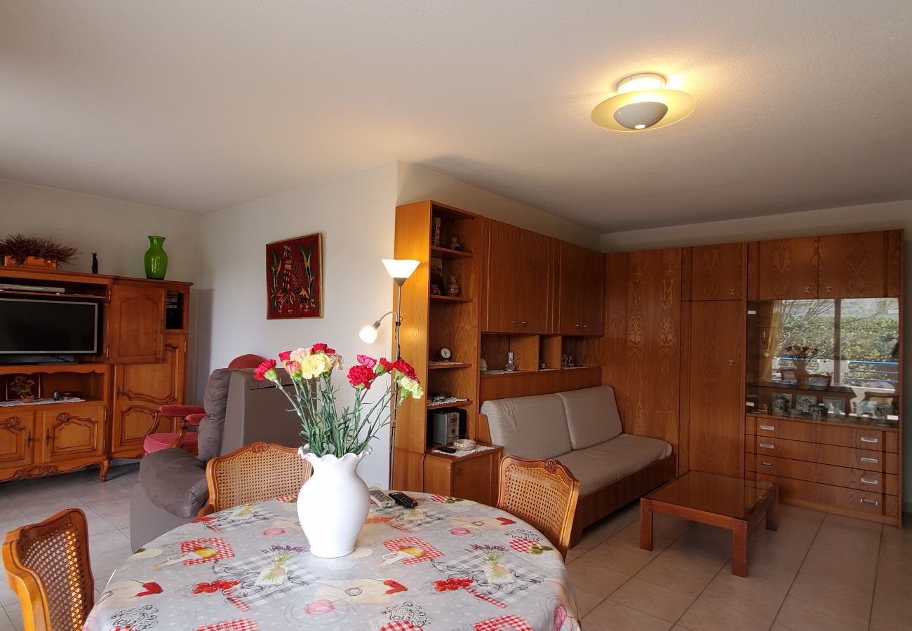 Appartement à Fréjus - Fréjus Plage, Le Sextant, Grand T2 de 52m2, 3/4 personnes, piscine, grand balcon, WIFI Fibre SFRclimatisé séjour, 400m des plages