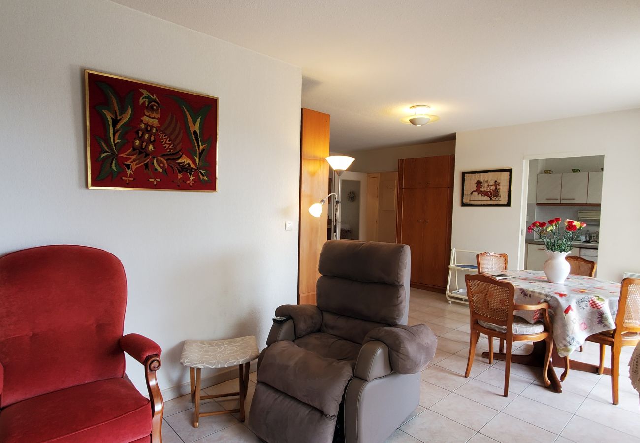 Appartement à Fréjus - Fréjus Plage, Le Sextant, Grand T2 de 52m2, 3/4 personnes, piscine, grand balcon, WIFI Fibre SFRclimatisé séjour, 400m des plages