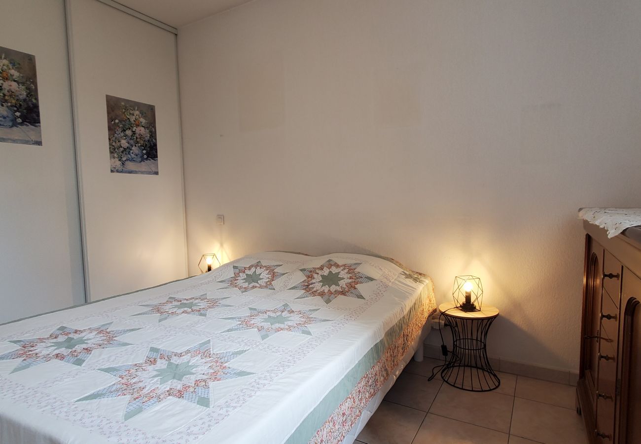 Appartement à Fréjus - Fréjus Plage, Le Sextant, Grand T2 de 52m2, 3/4 personnes, piscine, grand balcon, WIFI Fibre SFRclimatisé séjour, 400m des plages