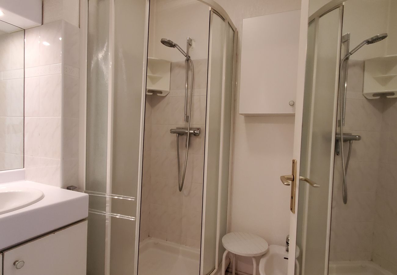 Appartement à Fréjus - Fréjus Plage, Le Sextant, Grand T2 de 52m2, 3/4 personnes, piscine, grand balcon, WIFI Fibre SFRclimatisé séjour, 400m des plages