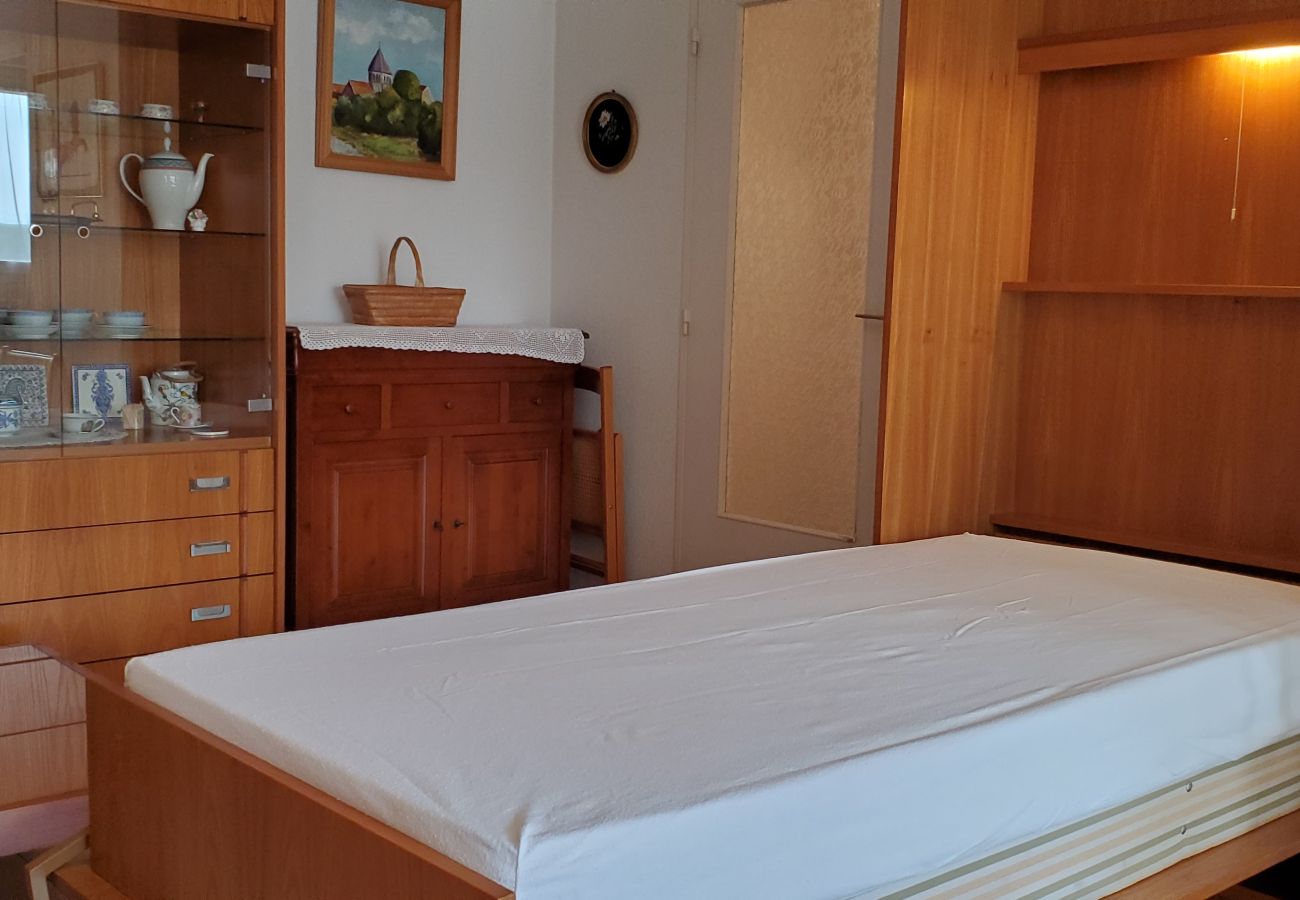 Appartement à Fréjus - Fréjus Plage, Le Sextant, Grand T2 de 52m2, 3/4 personnes, piscine, grand balcon, WIFI Fibre SFRclimatisé séjour, 400m des plages