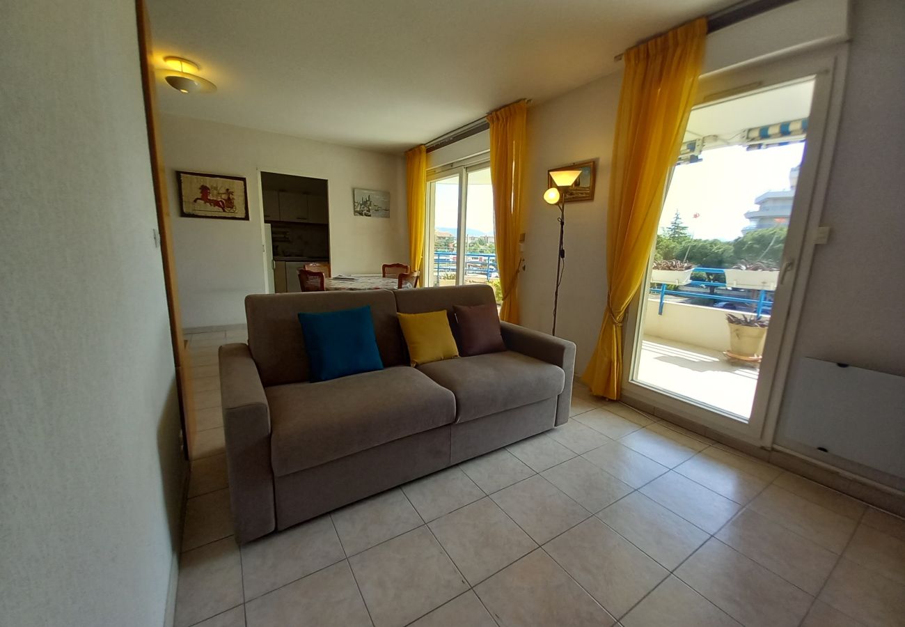Appartement à Fréjus - Fréjus Plage, Le Sextant, Grand T2 de 52m2, 3/4 personnes, piscine, grand balcon, WIFI Fibre SFRclimatisé séjour, 400m des plages