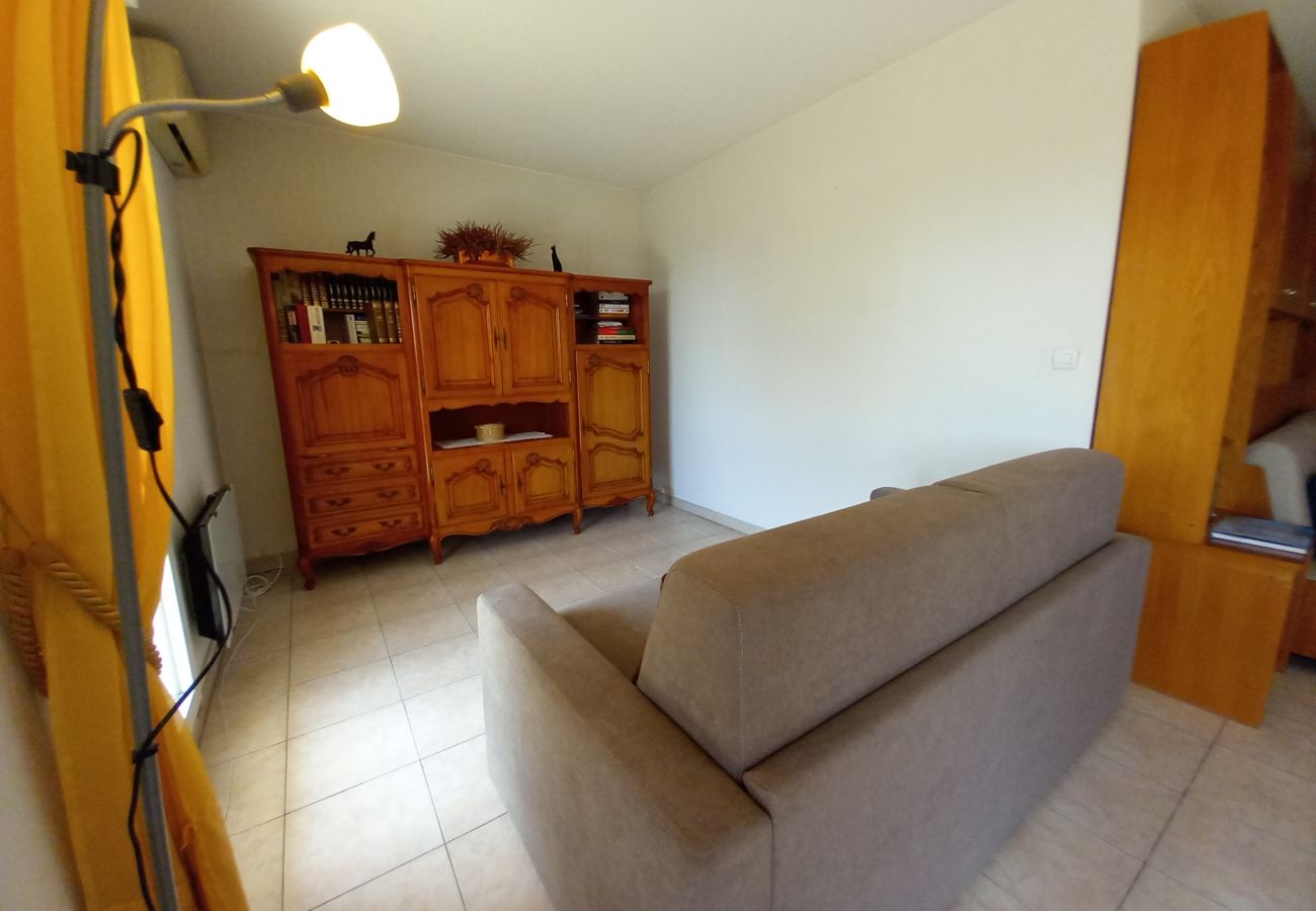 Appartement à Fréjus - Fréjus Plage, Le Sextant, Grand T2 de 52m2, 3/4 personnes, piscine, grand balcon, WIFI Fibre SFRclimatisé séjour, 400m des plages