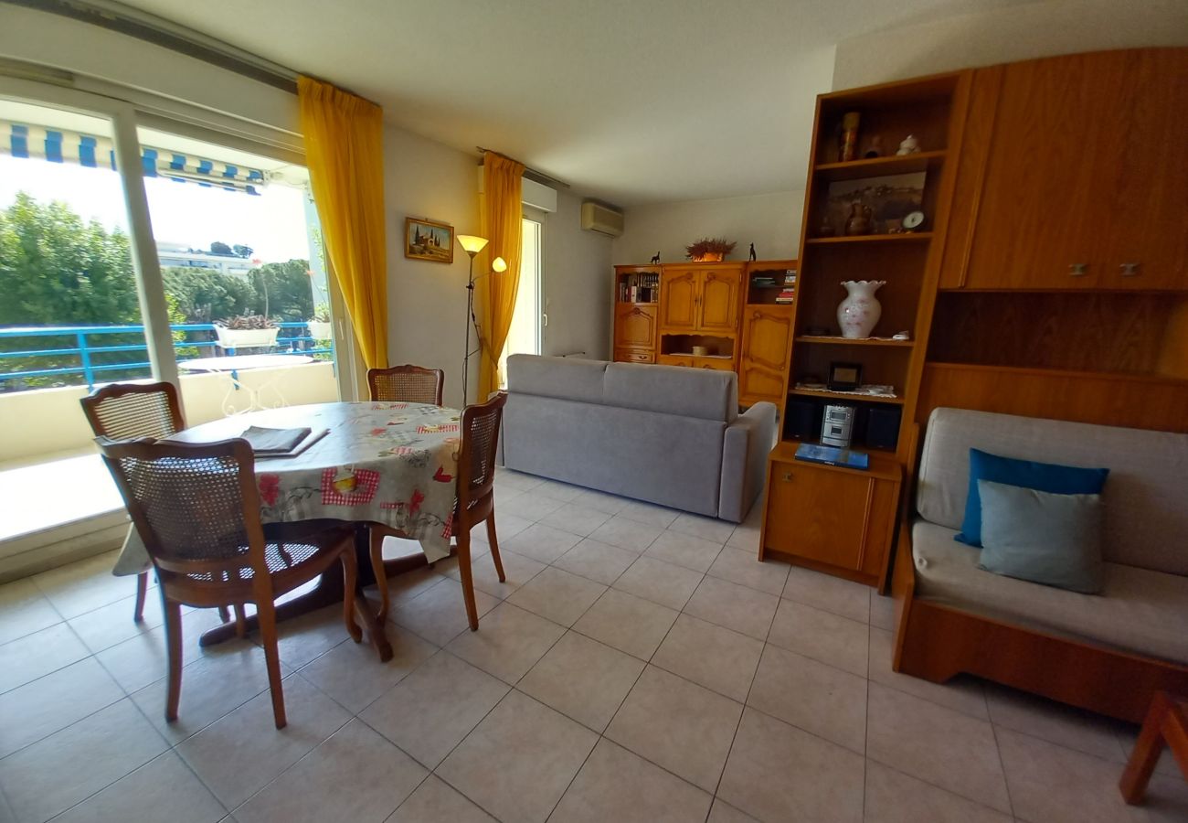 Appartement à Fréjus - Fréjus Plage, Le Sextant, Grand T2 de 52m2, 3/4 personnes, piscine, grand balcon, WIFI Fibre SFRclimatisé séjour, 400m des plages