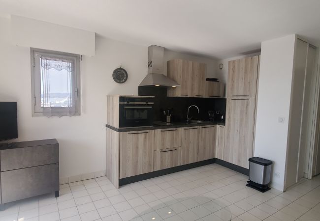 Studio à Fréjus - LE CAPITOLE Studio 27m2 vue mer climatisé avec balcon et parking privatif sécurisé à 30M à pied de la plage et de Port Fréjus Studio à Fréjus - LE CAPITOLE Studio 27m2 vue mer climatisé avec balcon et parking privatif sécurisé à 30M à pied de la plage et de Port Fréjus