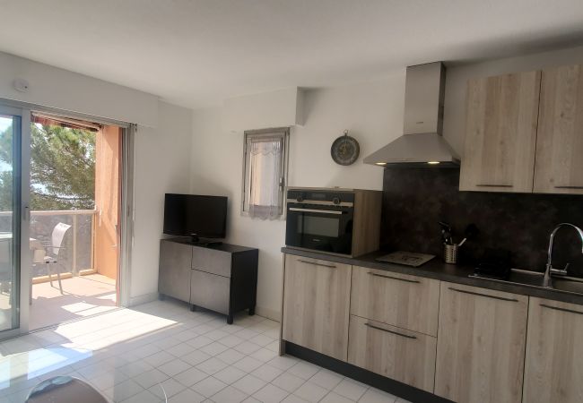 Studio à Fréjus - LE CAPITOLE Studio 27m2 vue mer climatisé avec balcon et parking privatif sécurisé à 30M à pied de la plage et de Port Fréjus Studio à Fréjus - LE CAPITOLE Studio 27m2 vue mer climatisé avec balcon et parking privatif sécurisé à 30M à pied de la plage et de Port Fréjus