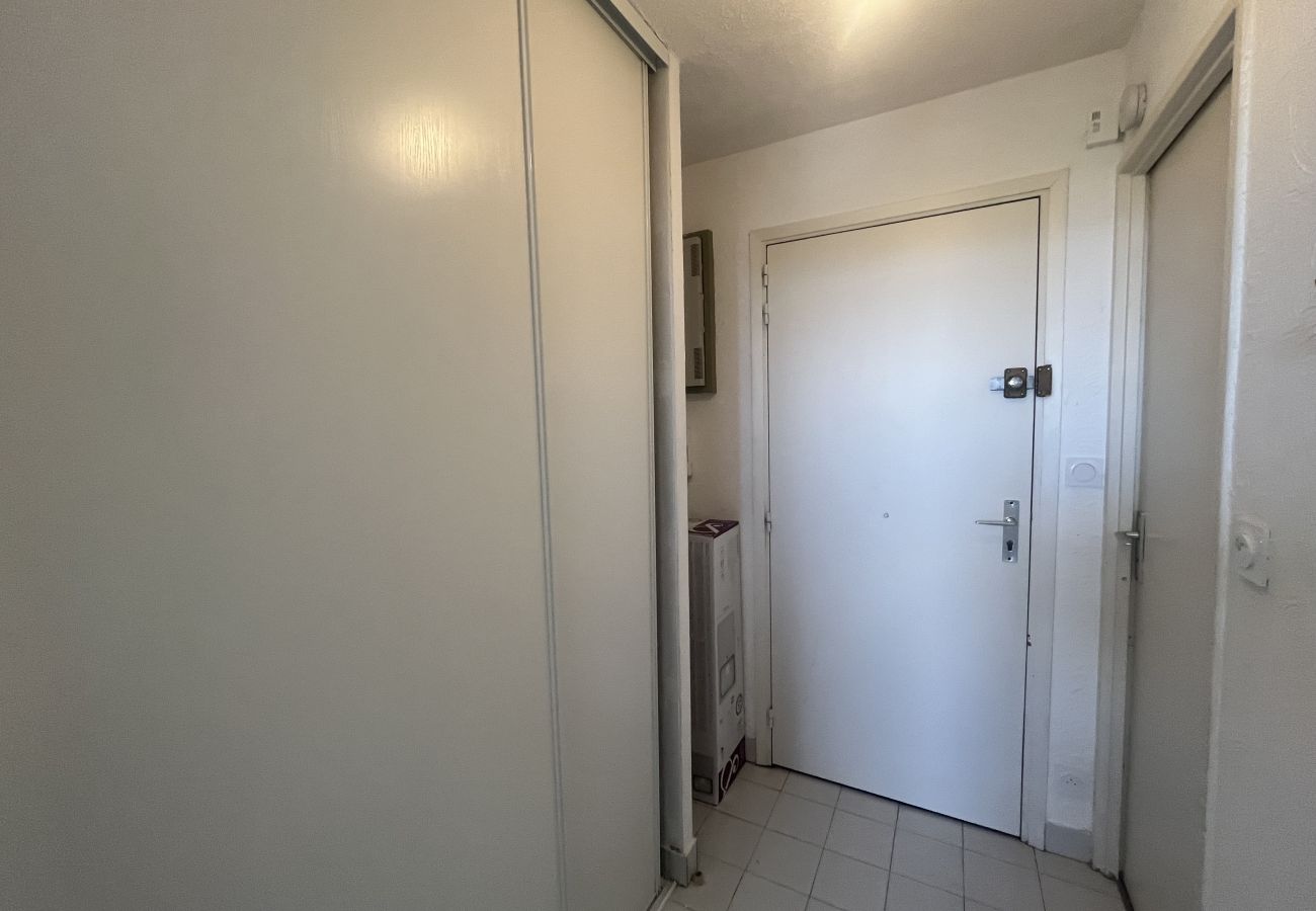 Studio à Fréjus - Fréjus Plage, LA MIOUGRANO, studette 18m2, capacité 2 personnes, piscine,plages et front de mer proches