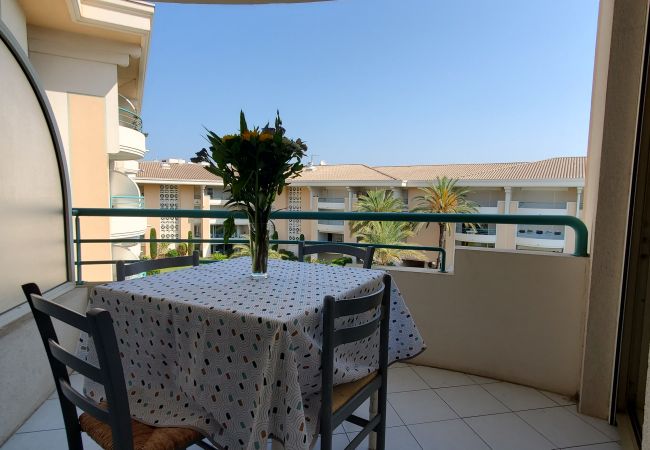 Appartement à Fréjus - Port-Frejus, Open, 2 pieces, 42m2, climatise, balcon vue sur piscine et jardin, parking 
