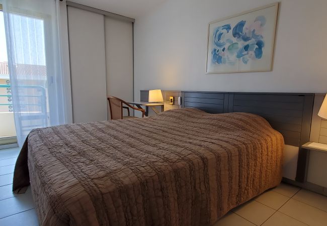 Appartement à Fréjus - Port-Frejus, Open, 2 pieces, 42m2, climatise, balcon vue sur piscine et jardin, parking 