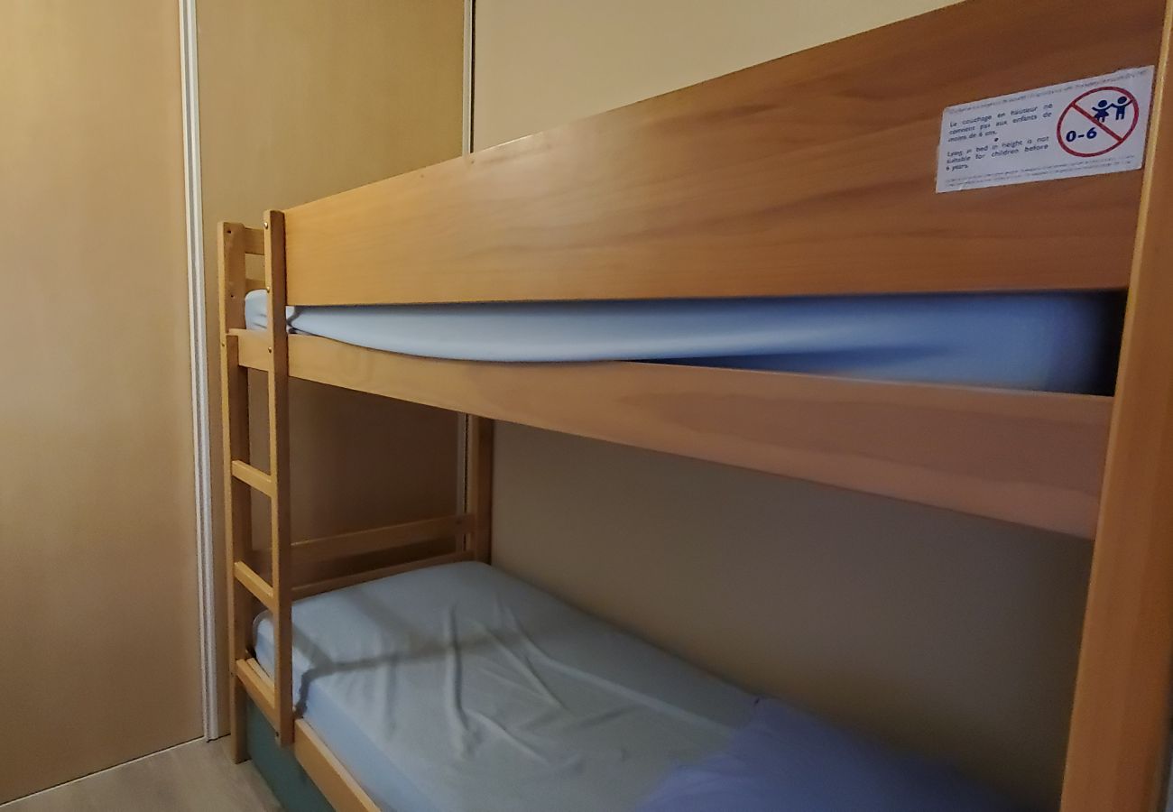 Appartement à Fréjus - Vue incroyable sur Port-Fréjus, Cap Hermès, 2/3 pièces, capacité 5/6 personnes, piscine, beau balcon, parking et climatisation pour agréable séjour au soleil et détente