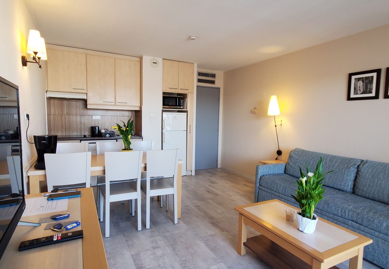 Appartement à Fréjus - Vue incroyable sur Port-Fréjus, Cap Hermès, 2/3 pièces, capacité 5/6 personnes, piscine, beau balcon, parking et climatisation pour agréable séjour au soleil et détente