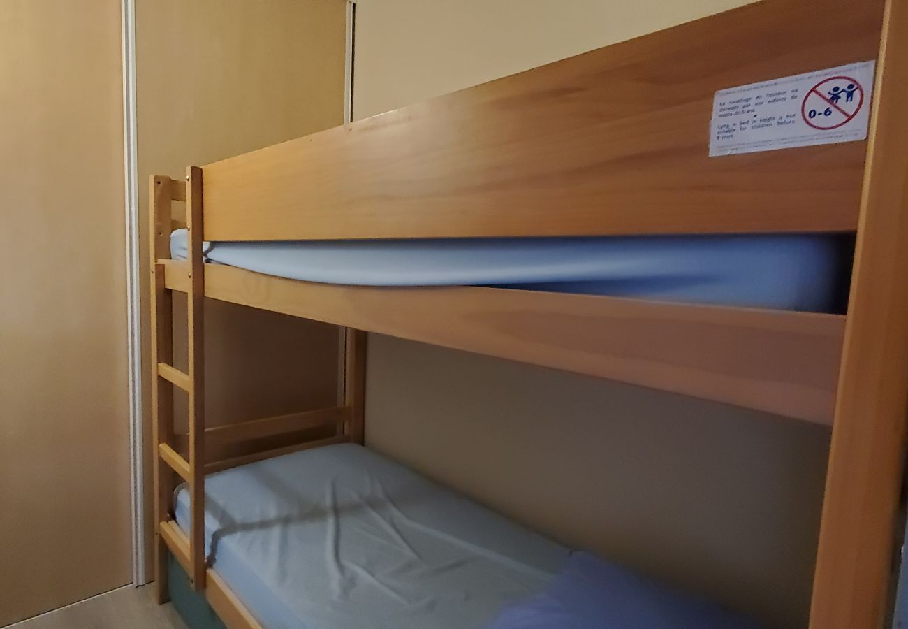 Appartement à Fréjus - Vue incroyable sur Port-Fréjus, Cap Hermès, 2/3 pièces, capacité 5/6 personnes, piscine, beau balcon, parking et climatisation pour agréable séjour au soleil et détente
