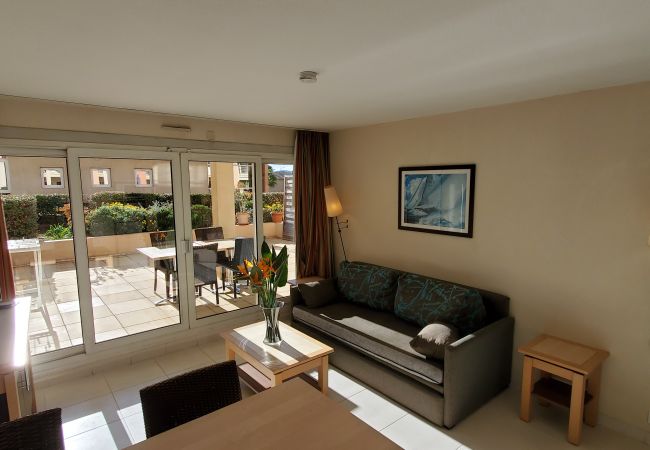 Appartement à Fréjus - Port-Fréjus, Cap Hermès, 2/3 pièces 50m2, 6 couchages, piscine, climatisé, parking, accès direct à la plage, grande terrasse 50m2, WIFI, pour agréable séjour au soleil, détente et loisirs Appartement à Fréjus - Port-Fréjus, Cap Hermès, 2/3 pièces 50m2, 6 couchages, piscine, climatisé, parking, accès direct à la plage, grande terrasse 50m2, WIFI, pour agréable séjour au soleil, détente et loisirs