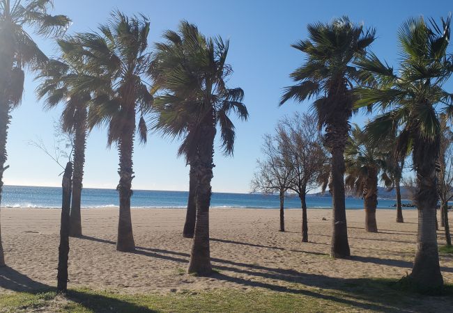 Appartement à Fréjus - Port-Fréjus, Cesaree Borghèse, 2/3 pièces 52m2, 4 couchages, piscine, climatisé, parking, accès proche à la plage, grand balcon pour agréable séjour au soleil, détente et loisirs Appartement à Fréjus - Port-Fréjus, Cesaree Borghèse, 2/3 pièces 52m2, 4 couchages, piscine, climatisé, parking, accès proche à la plage, grand balcon pour agréable séjour au soleil, détente et loisirs