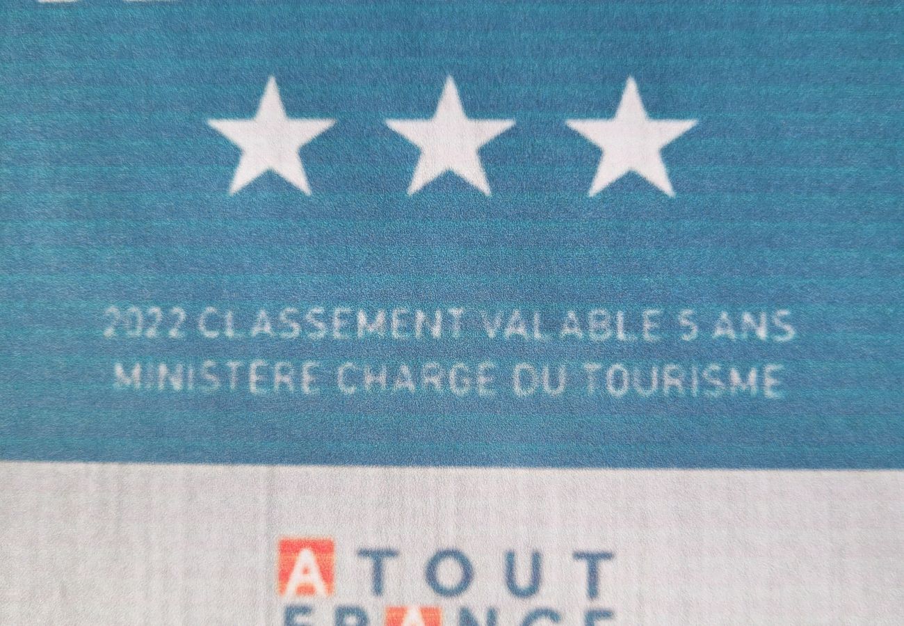 Appartement à Fréjus - Port-Fréjus, LE NADIR, sur les quais, Grand 2 pièces 51m2, 4/5 couchages, parking, accès proche aux plages, balcon, pour agréable séjour au soleil, détente et loisirs