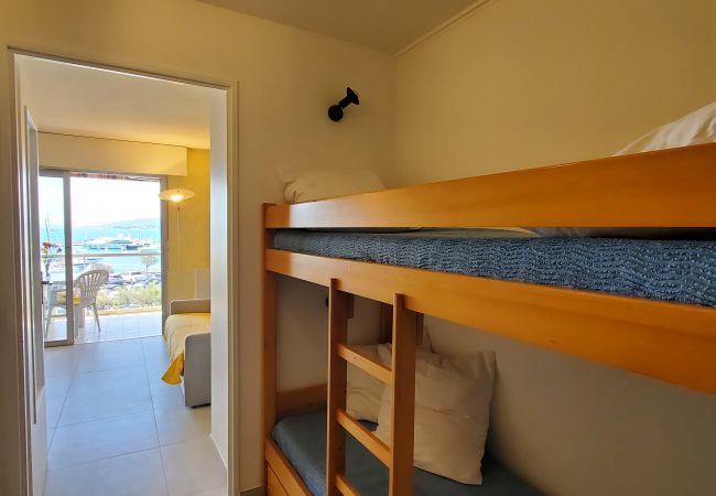 Appartement à Fréjus - LE CAPITOLE, Vue mer, Studio cabine 27m2 les pieds dans l'eau, 2 adultes, 2 enfants, clim et garage Appartement à Fréjus - LE CAPITOLE, Vue mer, Studio cabine 27m2 les pieds dans l'eau, 2 adultes, 2 enfants, clim et garage