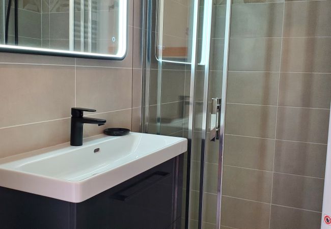 Appartement à Fréjus - LE CAPITOLE, Vue mer, Studio cabine 27m2 les pieds dans l'eau, 2 adultes, 2 enfants, clim et garage Appartement à Fréjus - LE CAPITOLE, Vue mer, Studio cabine 27m2 les pieds dans l'eau, 2 adultes, 2 enfants, clim et garage