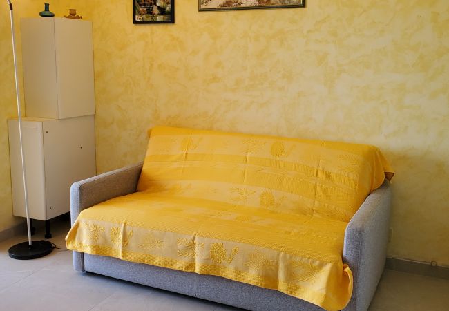 Appartement à Fréjus - LE CAPITOLE, Vue mer, Studio cabine 27m2 les pieds dans l'eau, 2 adultes, 2 enfants, clim et garage Appartement à Fréjus - LE CAPITOLE, Vue mer, Studio cabine 27m2 les pieds dans l'eau, 2 adultes, 2 enfants, clim et garage