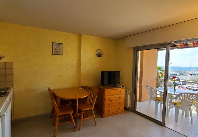 Appartement à Fréjus - LE CAPITOLE, Vue mer, Studio cabine 27m2 les pieds dans l'eau, 2 adultes, 2 enfants, clim et garage Appartement à Fréjus - LE CAPITOLE, Vue mer, Studio cabine 27m2 les pieds dans l'eau, 2 adultes, 2 enfants, clim et garage