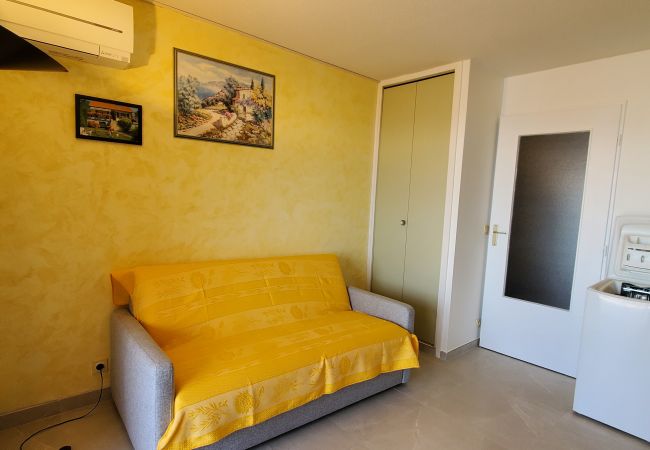 Appartement à Fréjus - LE CAPITOLE, Vue mer, Studio cabine 27m2 les pieds dans l'eau, 2 adultes, 2 enfants, clim et garage Appartement à Fréjus - LE CAPITOLE, Vue mer, Studio cabine 27m2 les pieds dans l'eau, 2 adultes, 2 enfants, clim et garage