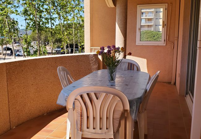 Appartement à Fréjus - Fréjus-Plage, 110m2, 3 chambres, 6 personnes, face mer, clim et garage double Appartement à Fréjus - Fréjus-Plage, 110m2, 3 chambres, 6 personnes, face mer, clim et garage double