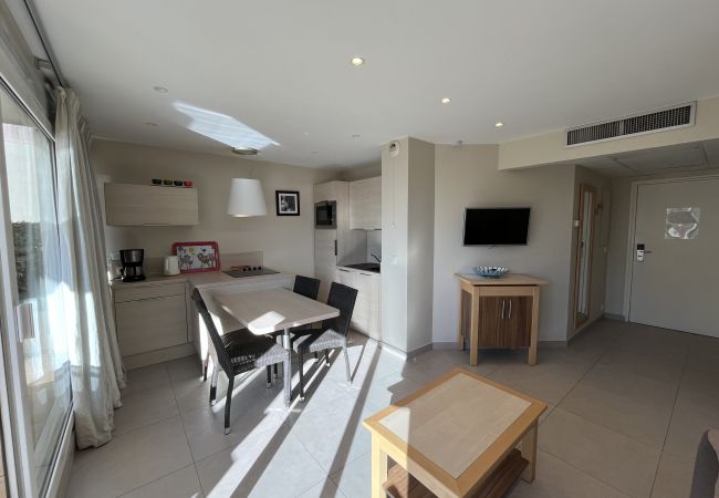 Appartement à Fréjus - Résidence Cap Hermès, T2/3, 40m2, 4-5 pers,  grande terrasse vue mer, climatisé, parking privatif, piscine Appartement à Fréjus - Résidence Cap Hermès, T2/3, 40m2, 4-5 pers,  grande terrasse vue mer, climatisé, parking privatif, piscine