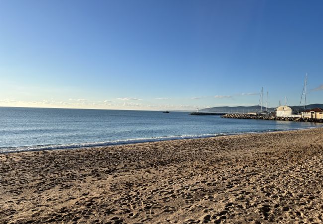 Appartement à Fréjus - Fréjus Plage, Le Méditerranée, Grand T2, 56 m2, 4 personnes, Vue Mer  Appartement à Fréjus - Fréjus Plage, Le Méditerranée, Grand T2, 56 m2, 4 personnes, Vue Mer