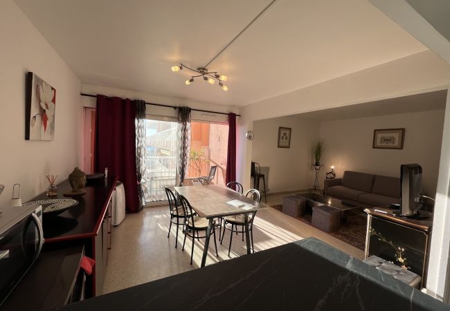 Appartement à Fréjus - Fréjus Plage, Le Méditerranée, Grand T2, 56 m2, 4 personnes, Vue Mer  Appartement à Fréjus - Fréjus Plage, Le Méditerranée, Grand T2, 56 m2, 4 personnes, Vue Mer