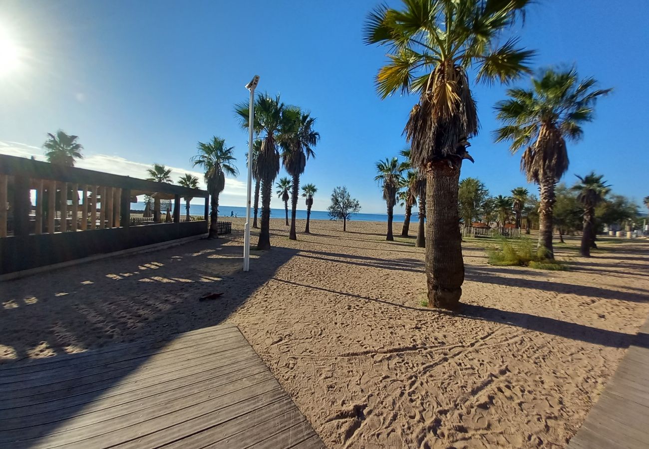 Appartement à Fréjus - Résidence CAP HERMES, grand T3 68m², 6 couchages, clim, Wifi, piscine et acces direct a la plage