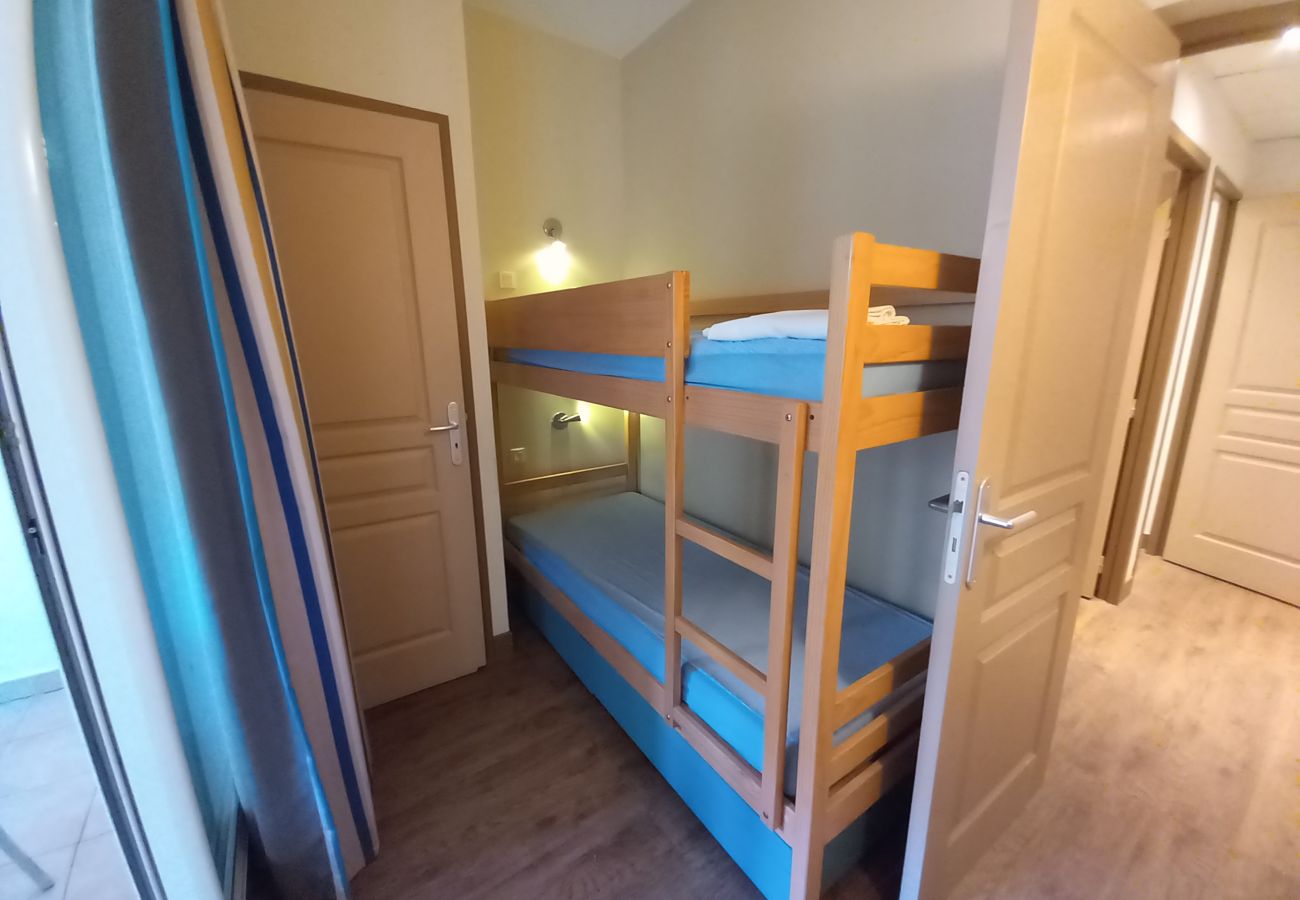 Appartement à Fréjus - Résidence CAP HERMES, grand T3 68m², 6 couchages, clim, Wifi, piscine et acces direct a la plage