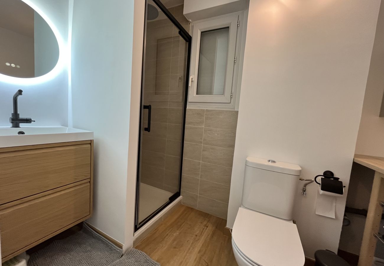 Appartement à Fréjus - PORT FREJUS, Rare à la location logement dernier étage, climatisé, état neuf, très belles prestations, pour 8 personnes, garage fermé