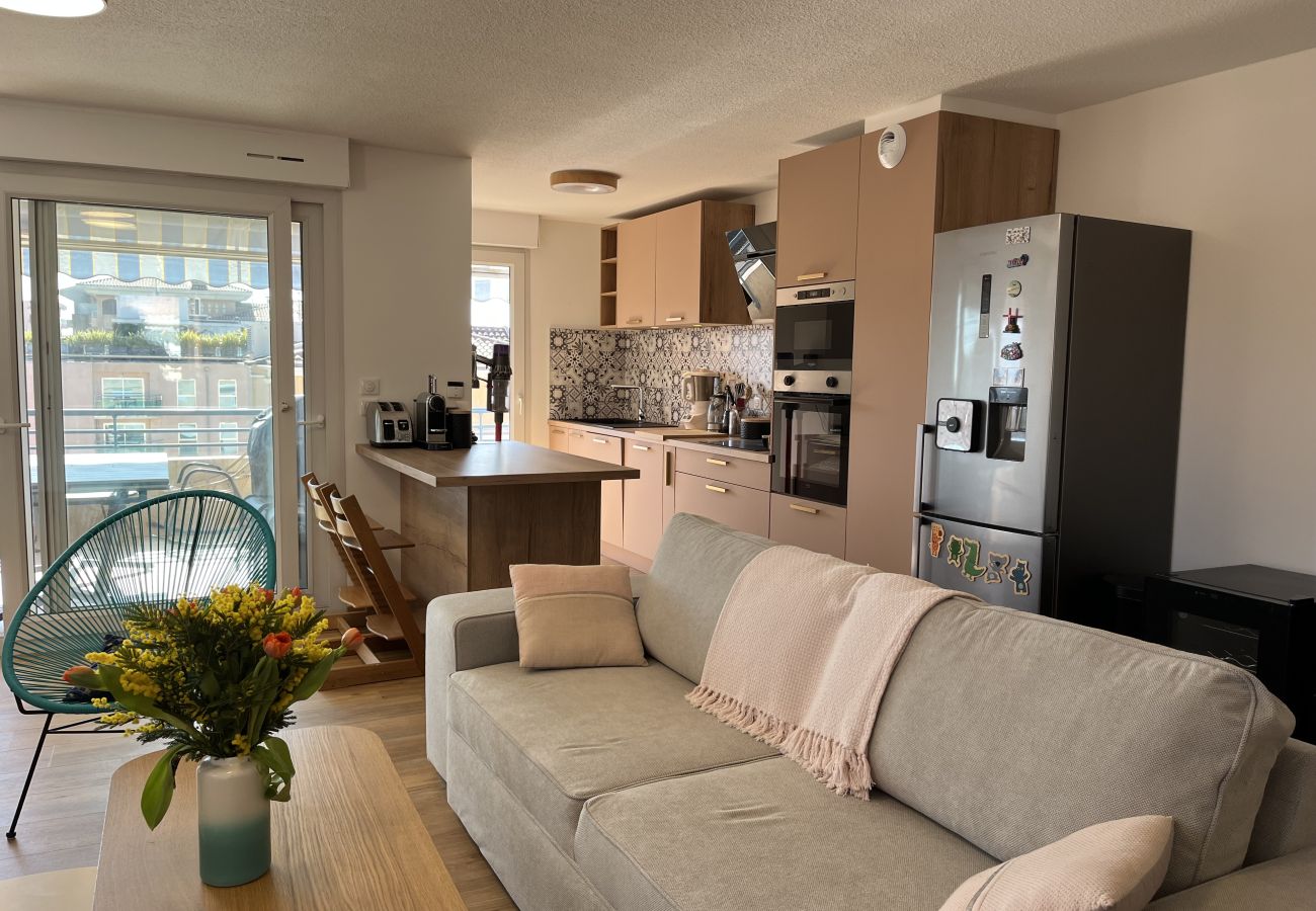 Appartement à Fréjus - PORT FREJUS, Rare à la location logement dernier étage, climatisé, état neuf, très belles prestations, pour 8 personnes, garage fermé