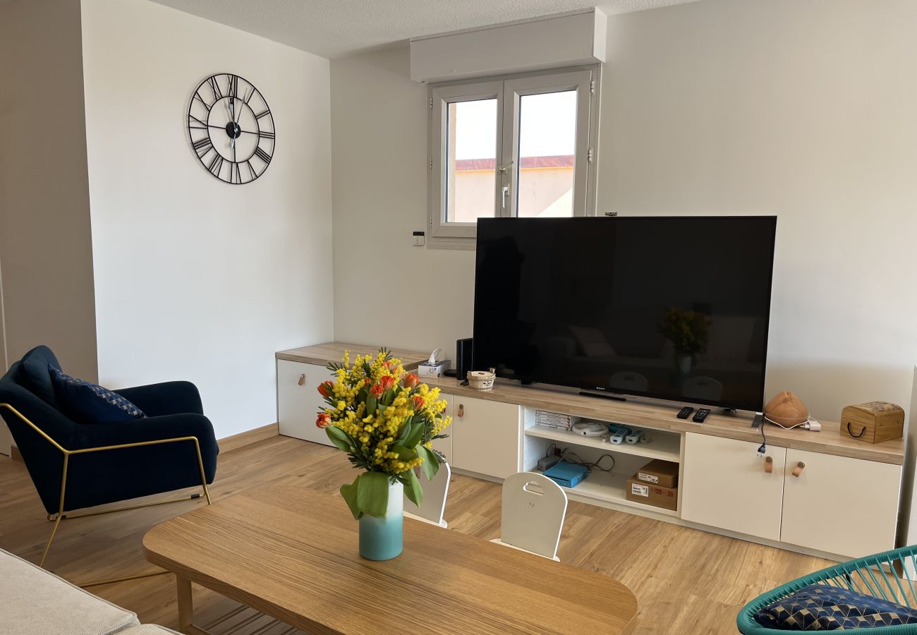 Appartement à Fréjus - PORT FREJUS, Rare à la location logement dernier étage, climatisé, état neuf, très belles prestations, pour 8 personnes, garage fermé