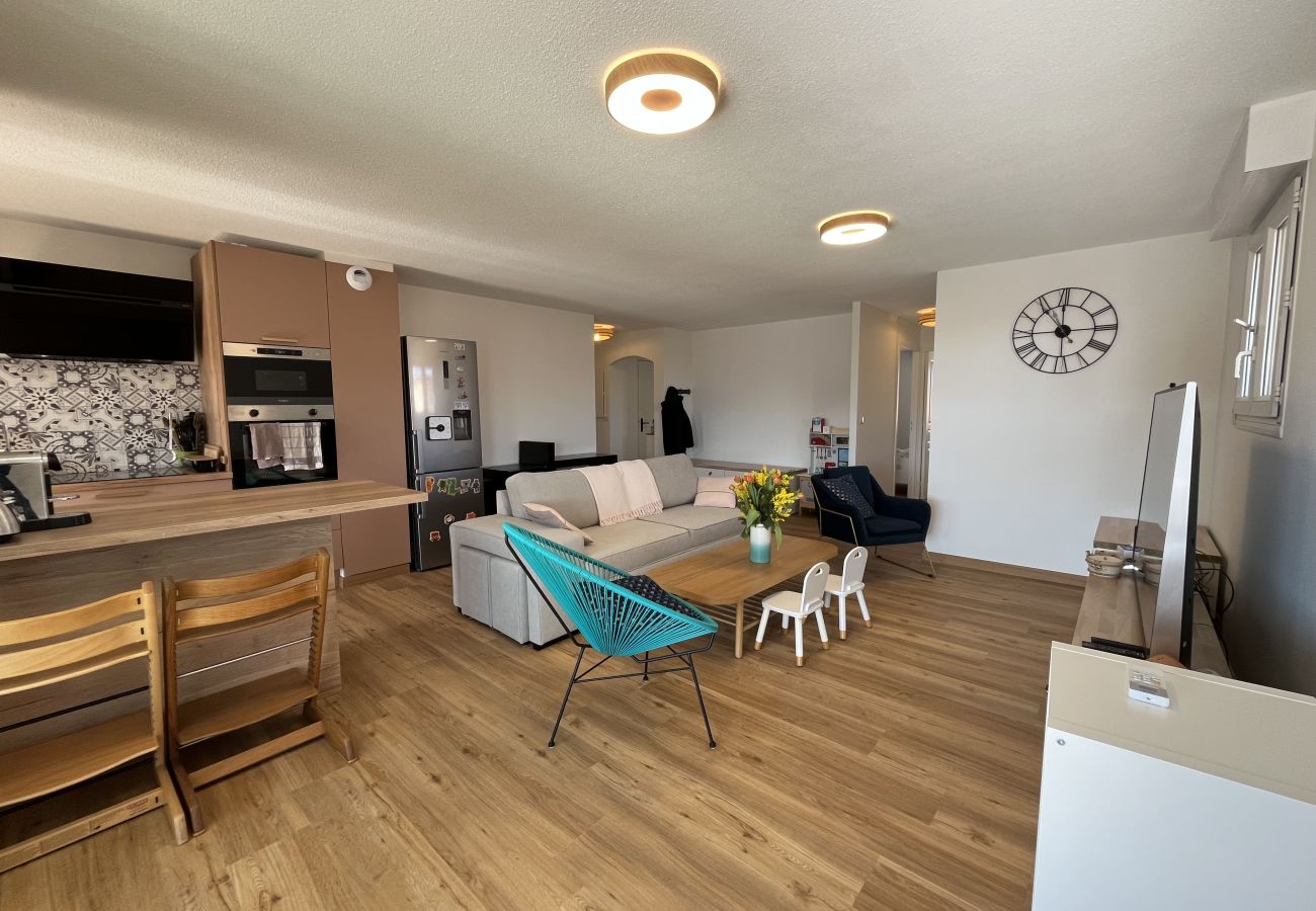 Appartement à Fréjus - PORT FREJUS, Rare à la location logement dernier étage, climatisé, état neuf, très belles prestations, pour 8 personnes, garage fermé