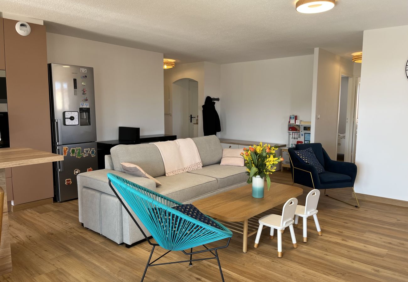Appartement à Fréjus - PORT FREJUS, Rare à la location logement dernier étage, climatisé, état neuf, très belles prestations, pour 8 personnes, garage fermé