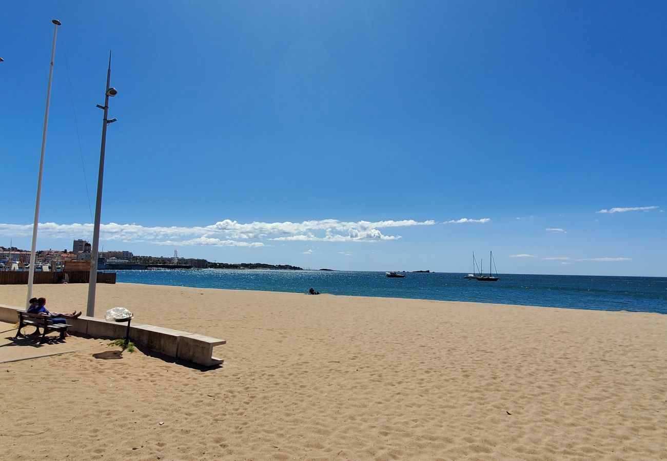 Appartement à Fréjus - PORT FREJUS, Rare à la location logement dernier étage, climatisé, état neuf, très belles prestations, pour 8 personnes, garage fermé